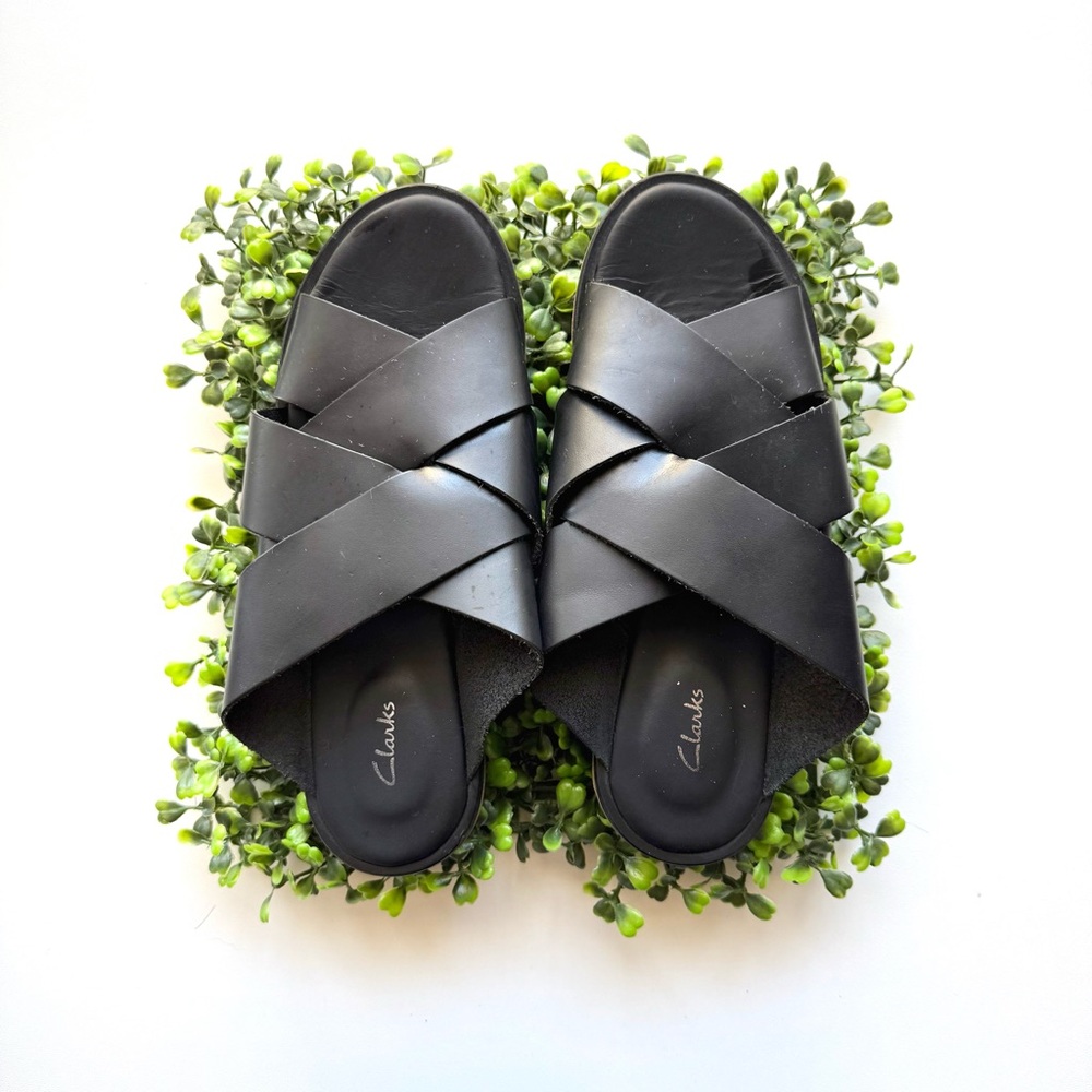 Clarks Willow Art slide sandal in black leather size 7.5
